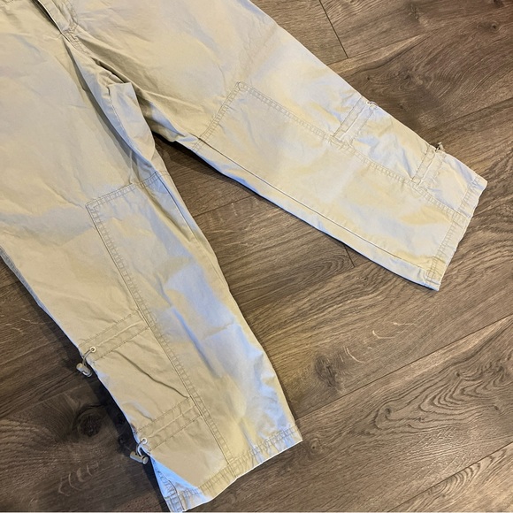 Columbia Cropped Khaki Pants Size 10 Pockets Hiking Casual Outdoors - Picture 3 of 7